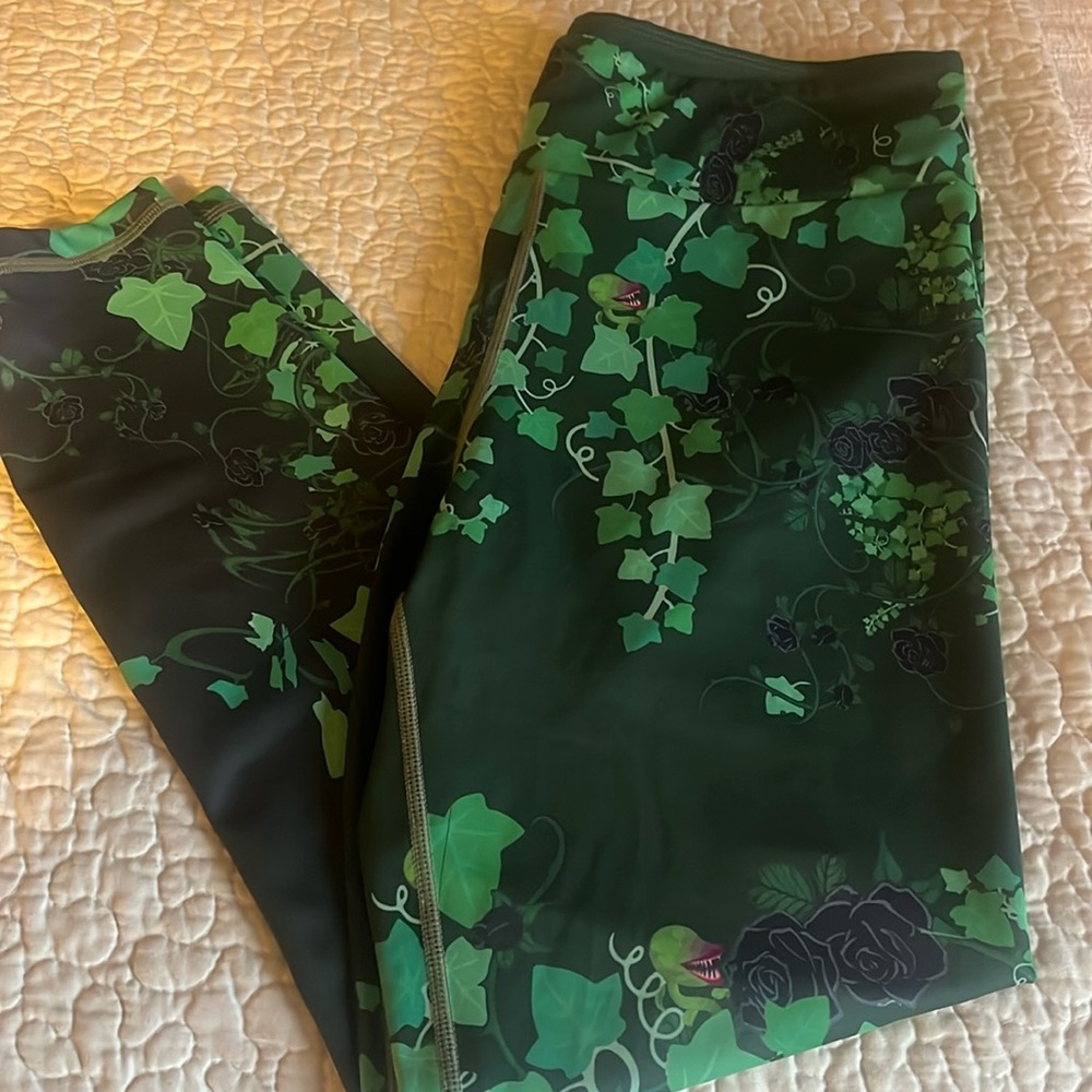 NWOT Grrrl legging